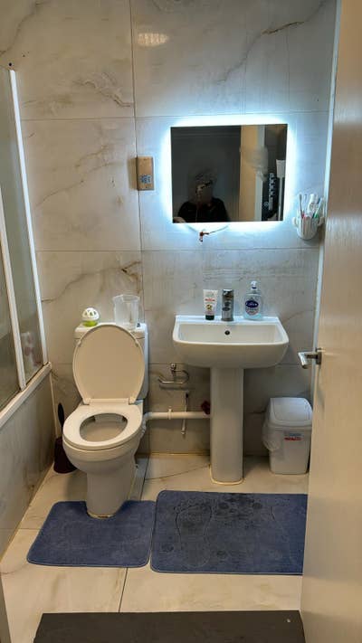 Very Spacious Ensuite / Master Bedroom Available Main Photo