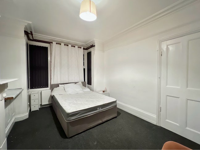 Double Room in LU1-5 Mins to Town/Interchange/Uni Main Photo