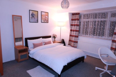 Room to rent close to Custom House station Main Photo