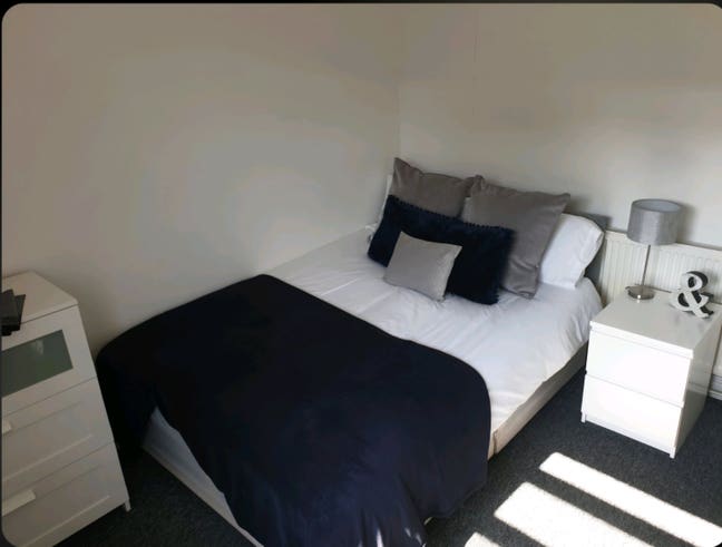 Friendly Houseshare - Bright Modern Room Main Photo
