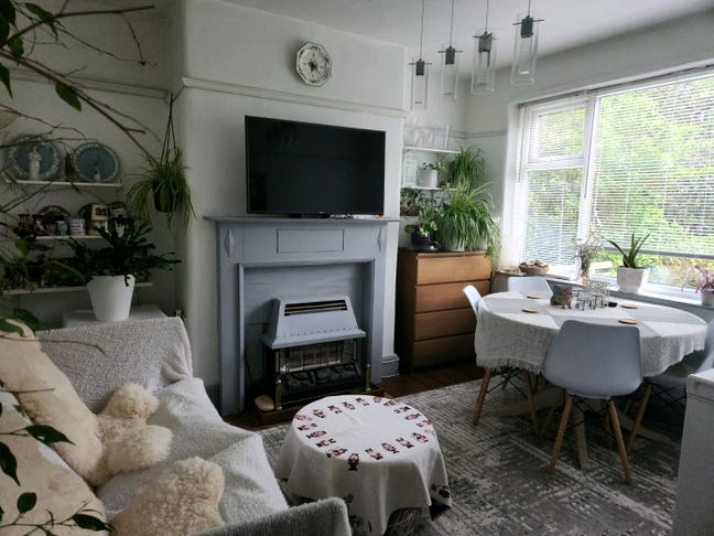 A spacious bright double room  Main Photo