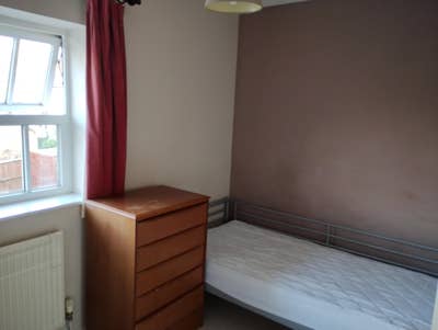 Single bedroom in 4 bed detached house Main Photo