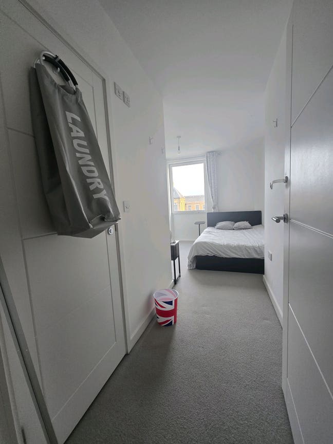 Large Double Room in UB2 – All Bills Included. Main Photo