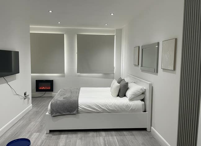 Large Double Room with Kitchenette  Main Photo