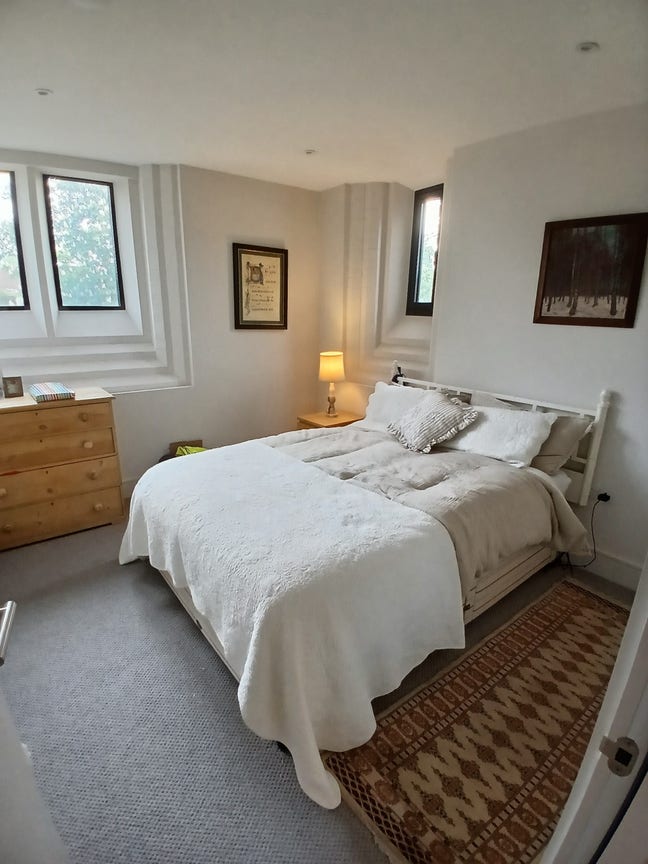 Stunning new apartment with almost sole occupancy Main Photo