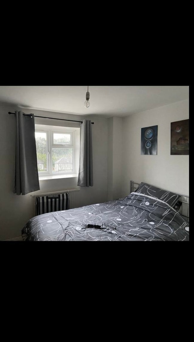 Spacious Double Room in Raynes Park  Main Photo