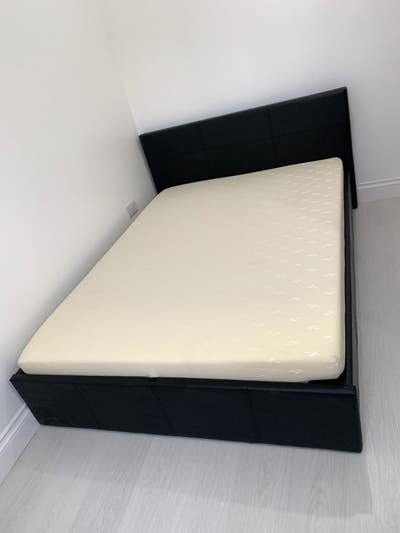 Spacious double room to rent in Ilford, IG2 Main Photo