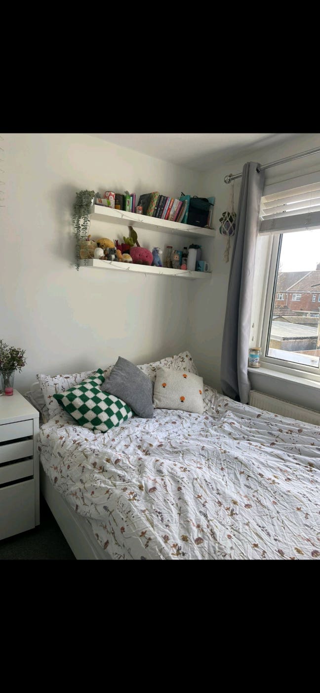    Double  Room  &pound;500pcm  Bs4 Main Photo