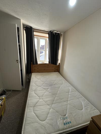 Room Available in Prime Jericho Location (May–Aug) Main Photo