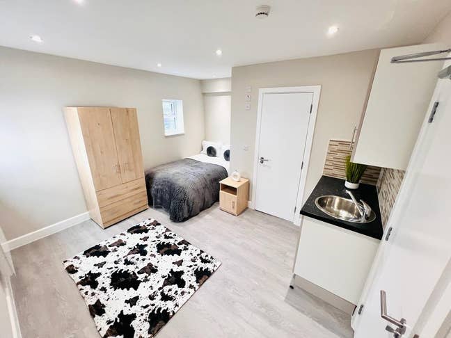 ✨ 🛏️ 2X Self Contained Studios to Let in  Main Photo