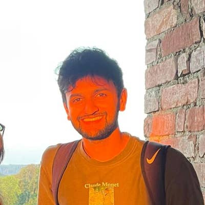 25 yr old tech professional  Main Photo