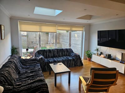 Double Room in Newly Refurbished Fulham Home Main Photo