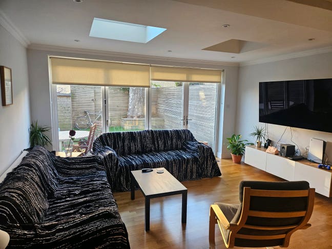 Double Room in Newly Refurbished Fulham Home Main Photo