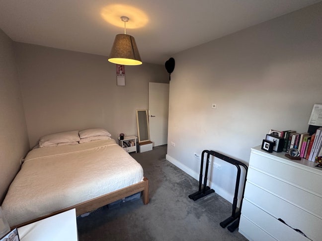 Double room with private bathroom E17 Main Photo