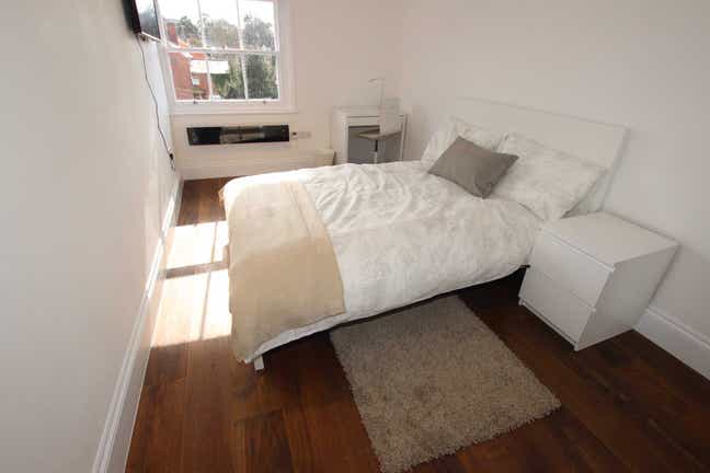 HUGE Room in Central Reading!  Main Photo