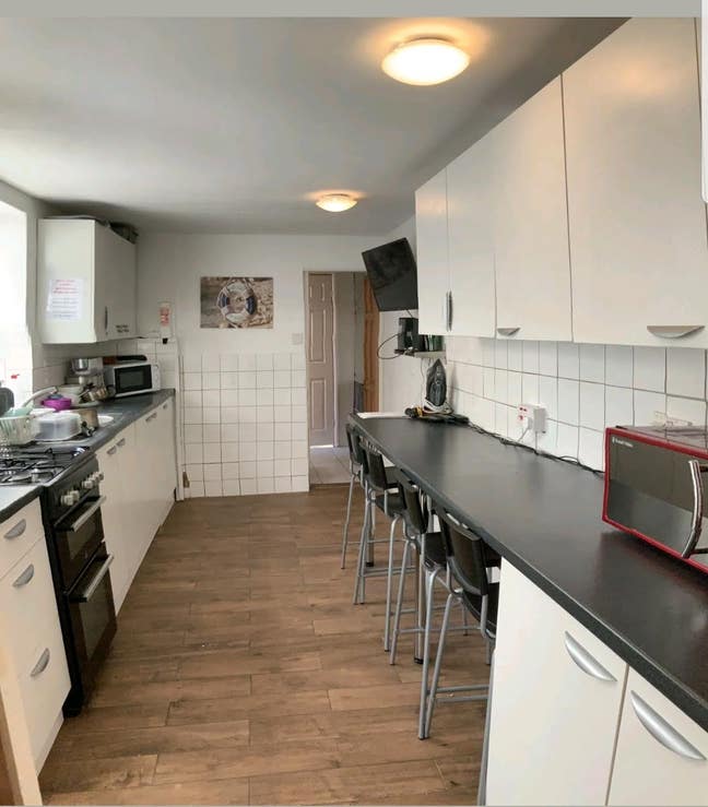 **Spacious, Clean & Tidy - Professional Home** Main Photo