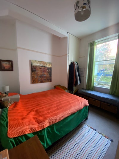 Peaceful double room in seaview flat  Main Photo