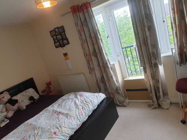 Hugely comfortable large modern double room Main Photo