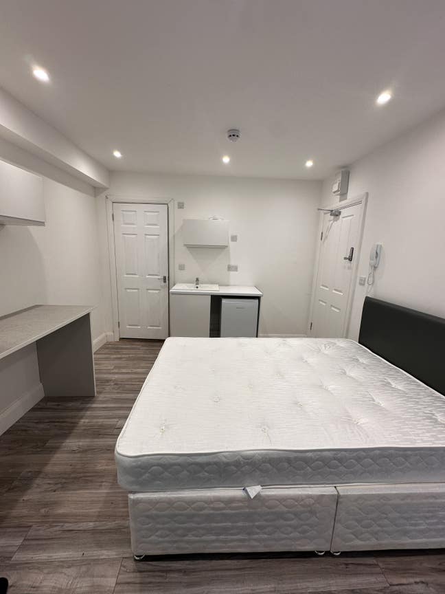 Special Twin Ensuite Room High Spec Main Photo