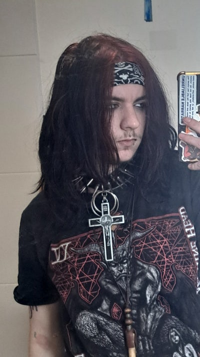 Quiet 23yr old looking for housemates and/Or home Main Photo