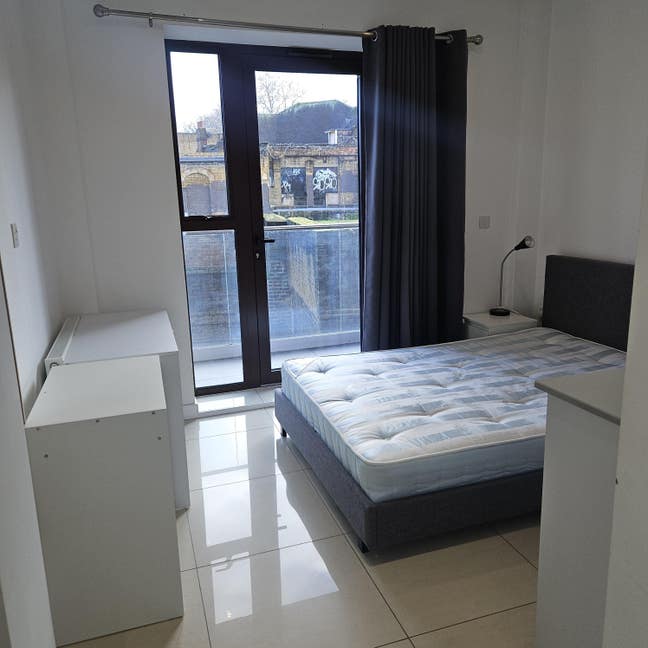 Ensuit  Room  in a 2 Bed Flat -Great location  Main Photo