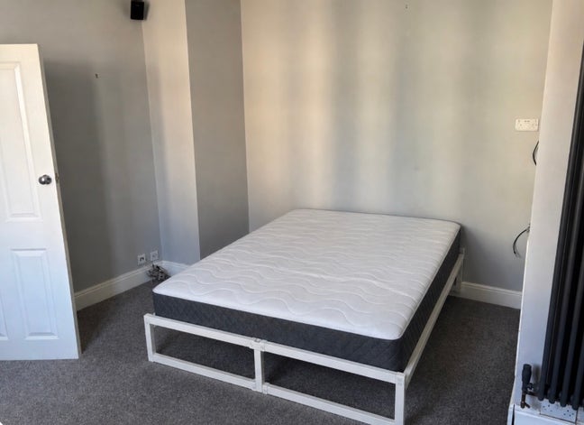 Double room in house share  Main Photo