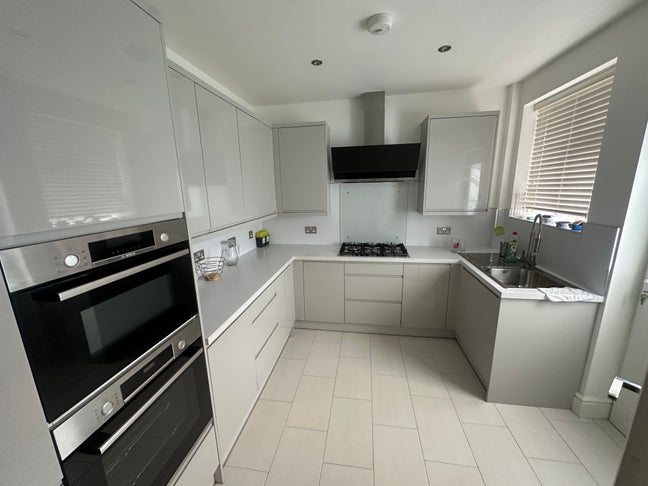 Double Bedroom in Dagenham Main Photo