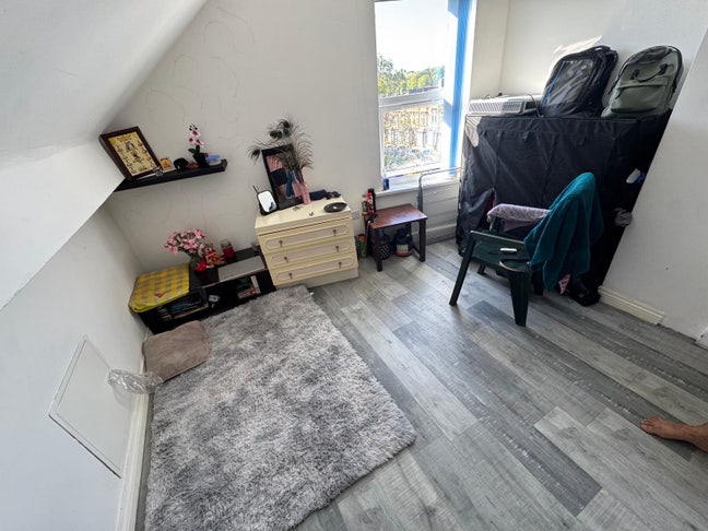 Private room in shared home  Main Photo