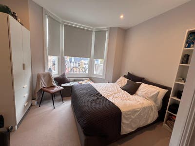 Room available in massive two tiered 3 Bedroom Main Photo