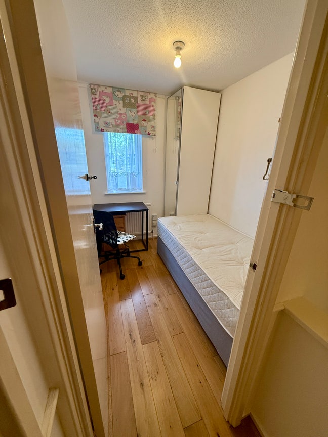 Beautiful Furnished Single Room for Female Main Photo