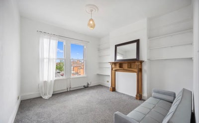 Bright & spacious character penthouse zone 2 Main Photo