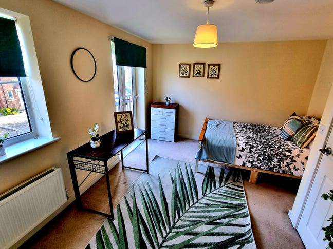 Large Double Rooms for Rent Epsom KT17 Main Photo