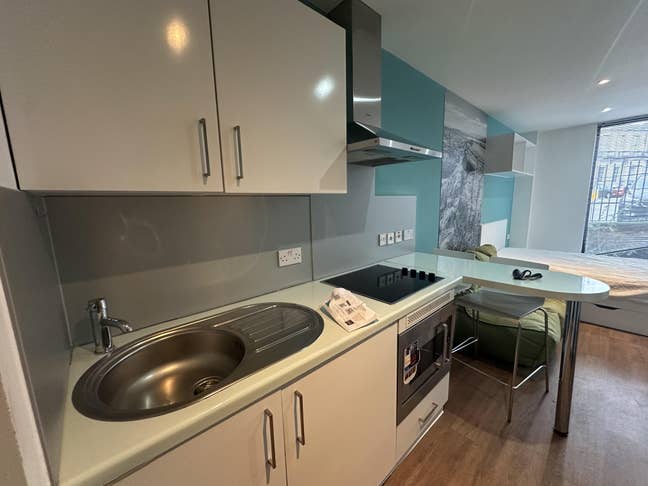 Edinburgh Gateway Apartments Studio Main Photo