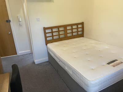 EN suite room close to station Main Photo