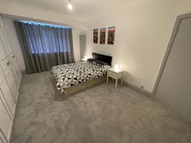 ✨ 🛌 Master Double  Room to Let in-  Golders Green Main Photo