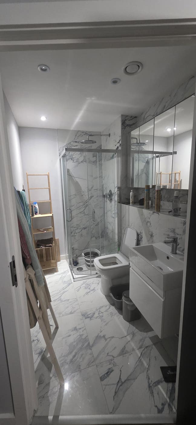 Large, Furnished Ensuite Room in Spacious 3-bed Main Photo