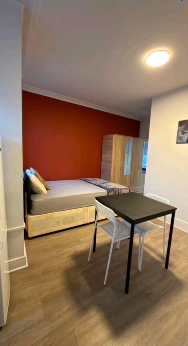 🏡 Studio Flat to Let in Willesden Green Main Photo