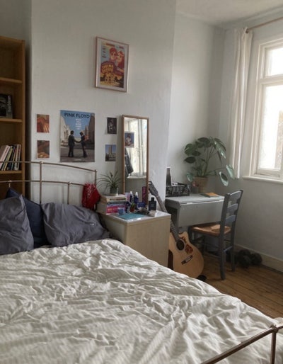     Bright & Cozy Room with Desk and Natural Light Main Photo