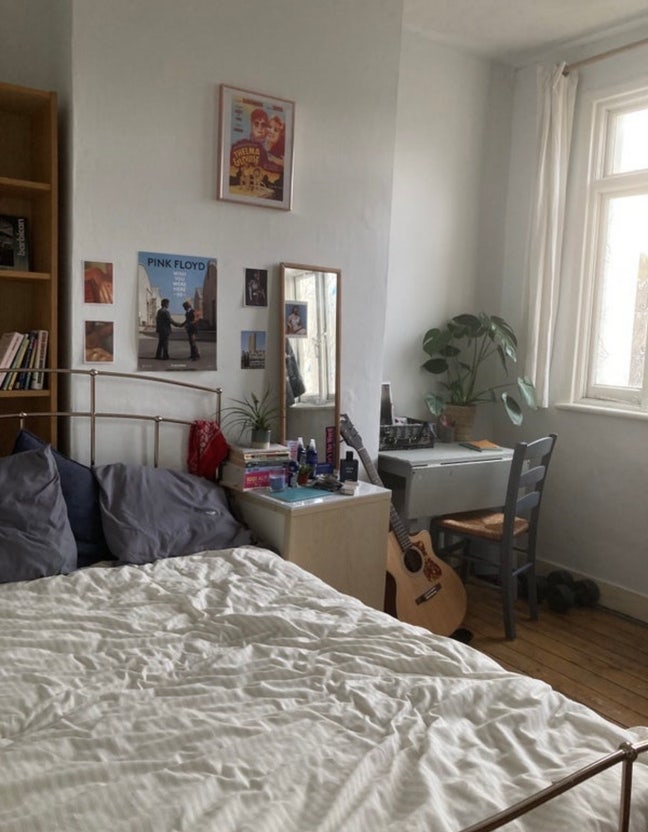     Bright & Cozy Room with Desk and Natural Light Main Photo