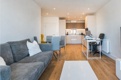2 bed room available in Brombley by Bow Main Photo