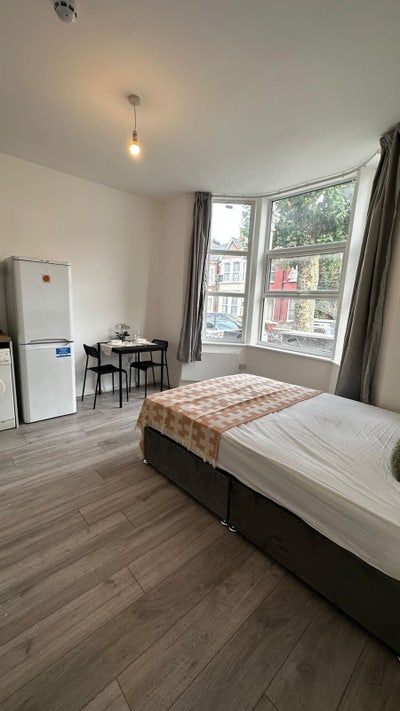 ✨ 🏡 Studio Flat to Let in- Willesden Junction  Main Photo
