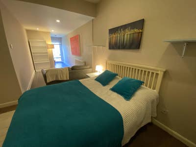 Exceptionally large en suite DBL with Garden Acces Main Photo