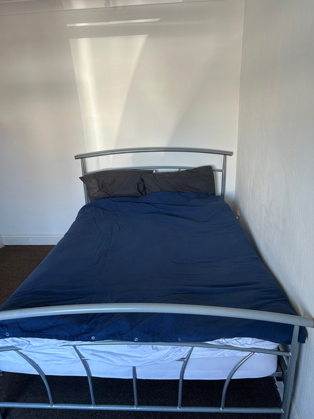 Double room in a shared house Main Photo