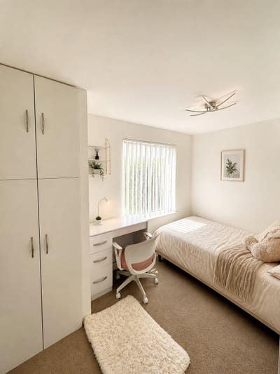 Bright Double Room with Private Bathroom   Main Photo