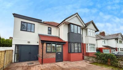 Ensuite Room Avail All Bills Inc New- Burnage M19  Main Photo