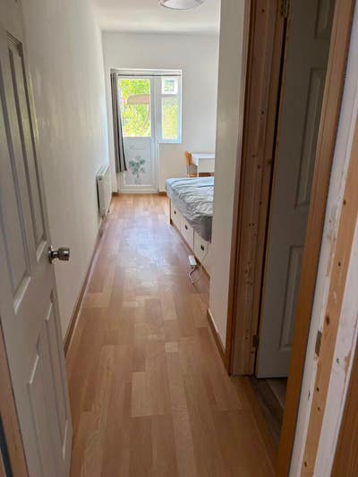 Modern En-suite room for rent  Main Photo