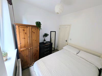 Double Room in Garden Flat - Clapham North Main Photo