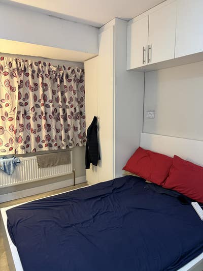 Double En-suite Room to let Main Photo