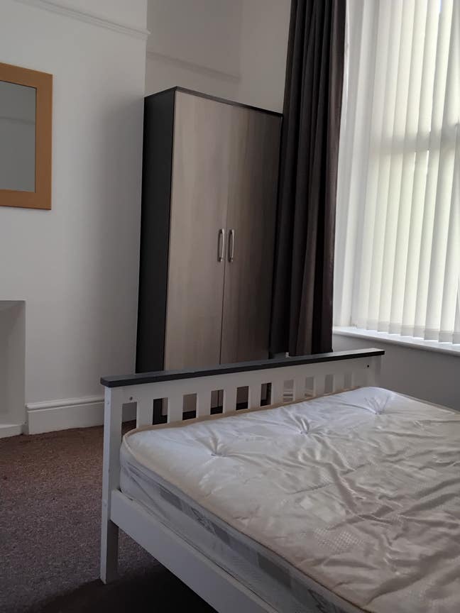 Ensuite Room. Close Town Centre. All Bills Include Main Photo