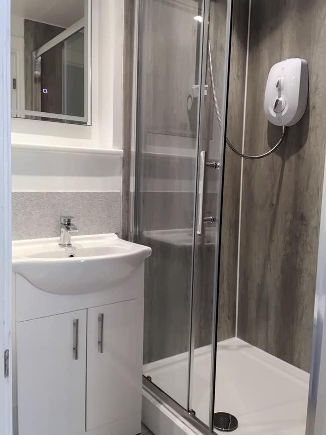 Ensuite Room. Close Town Centre. All Bills Include Main Photo